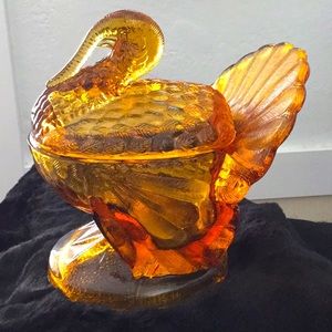 Just in time for Thanksgiving Vintage covered nesting dish